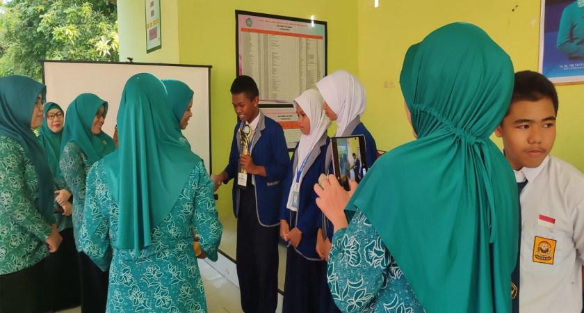 Bangkit di Babak Rebutan, MTsN Kepulauan Selayar Sabet Juara 1 Lomba Cerdas Cermat PKK Bersatu